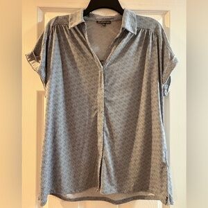 Adrianna Papell Light Gray Button-Down Shirt with Subtle Pattern